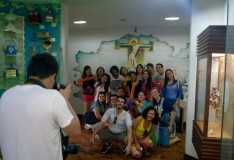 Jovens da Comunidade Católica Shalom visitam a obra do Anjo Bom do Brasil