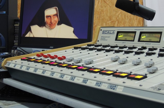 Programa Irmã Dulce Hoje passa a ser transmitido também pela FM Programa Irmã Dulce Hoje passa a ser transmitido também pela FM