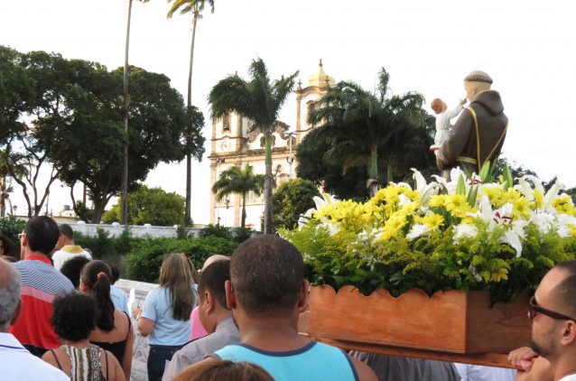 Domingo de procissão em homenagem a Santo Antônio