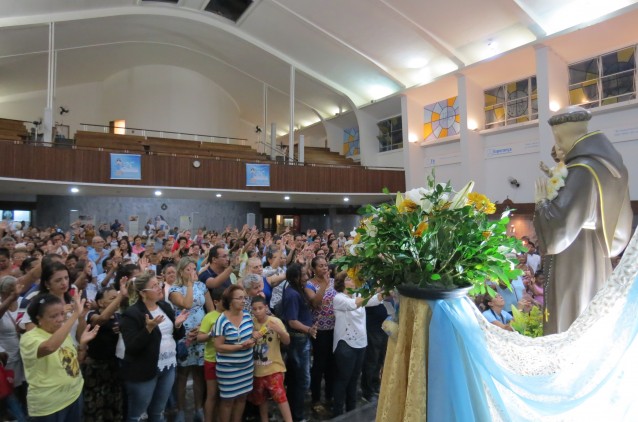 Santo Antônio é homenageado no Santuário do Anjo Bom 