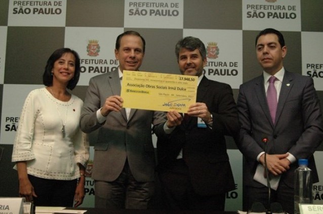 Obras Irmã Dulce recebem doação do salário do prefeito de São Paulo Obras Irmã Dulce recebem doação do salário do prefeito de São Paulo