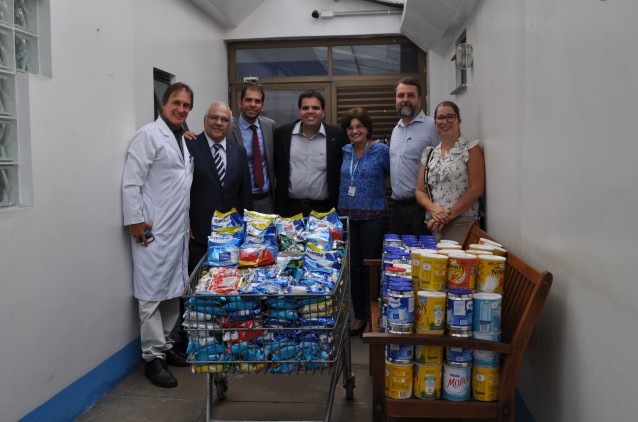 Obras Irmã Dulce recebem doação de  leite em pó arrecadado pelo Rotary Distrito 4550