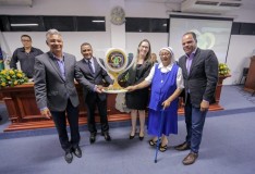 Centro Educacional Santo Antônio recebe Troféu Eu Amo Minha Cidade