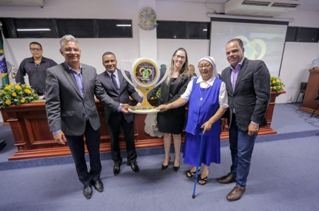 Centro Educacional Santo Antônio recebe Troféu Eu Amo Minha Cidade Centro Educacional Santo Antônio recebe Troféu Eu Amo Minha Cidade