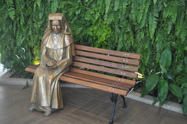 Escultura de Irmã Dulce é inaugurada em Salvador 