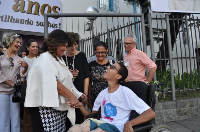 Obras Sociais Irmã Dulce recebem  visita da empresária Luiza Trajano 