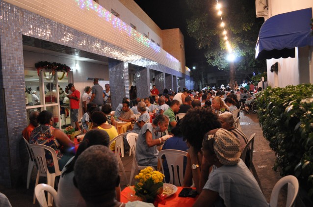 Pacientes, moradores e voluntários se reúnem para a tradicional Ceia de Natal de Irmã Dulce