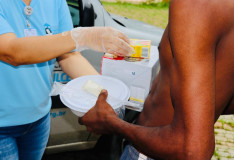 Obras Irmã Dulce promovem campanha de distribuição de alimentos para pessoas em situação de rua
