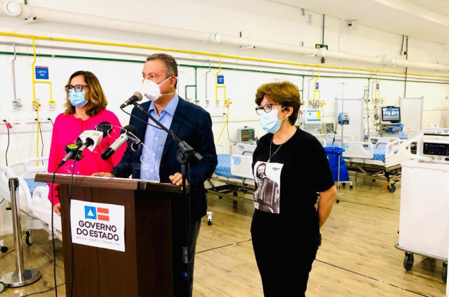 Governador alerta para combate à pandemia e agradece à OSID durante visita ao hospital de campanha