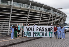 Profissionais do Hospital de Campanha Arena Fonte Nova recebem homenagem