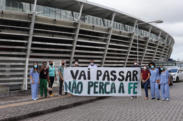 Profissionais do Hospital de Campanha Arena Fonte Nova recebem homenagem