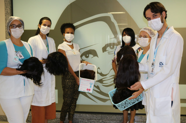 Campanha Fios da Alegria doa perucas a pacientes oncológicas da OSID 