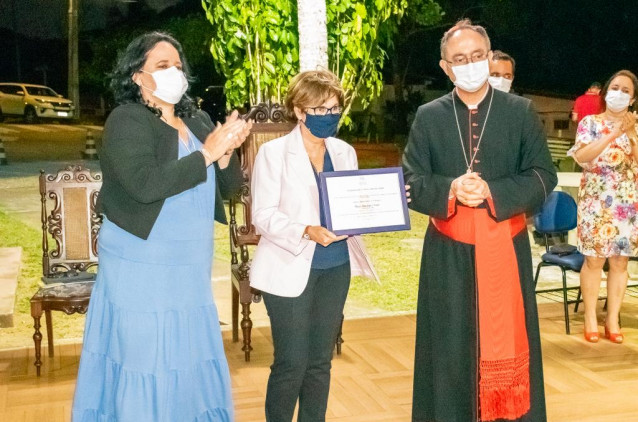 Santa Dulce dos Pobres recebe título de Doutora Honoris Causa Post Mortem pela UCSAL