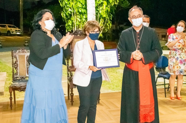 Santa Dulce dos Pobres recebe título de Doutora Honoris Causa Post Mortem pela UCSAL Santa Dulce dos Pobres recebe título de Doutora Honoris Causa Post Mortem pela UCSAL