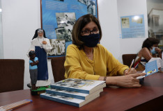 Lançamento de livro sobre Santa Dulce reúne em Salvador devotos e admiradores do legado do Anjo Bom