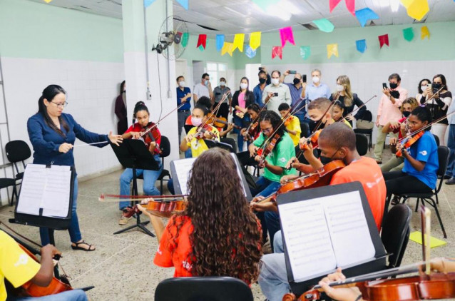 Centro Educacional Santo Antônio recebe apoiadores do projeto Adote uma Turma