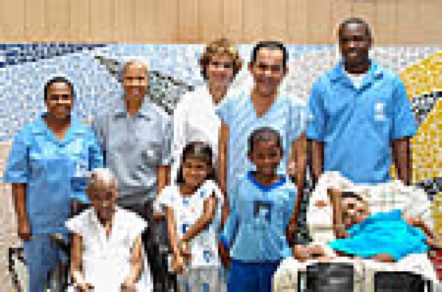 Balanço Social 2004 – Amor e profissionalismo sempre Balanço Social 2004 – Amor e profissionalismo sempre