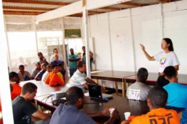 Programa de palestras discute uso e abuso do álcool Programa de palestras discute uso e abuso do álcool