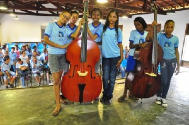 Orquestra de alunos da OSID se apresenta no TCA