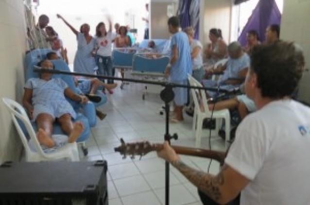Tuca Fernandes agitou o programa Dulce em Som Tuca Fernandes agitou o programa Dulce em Som