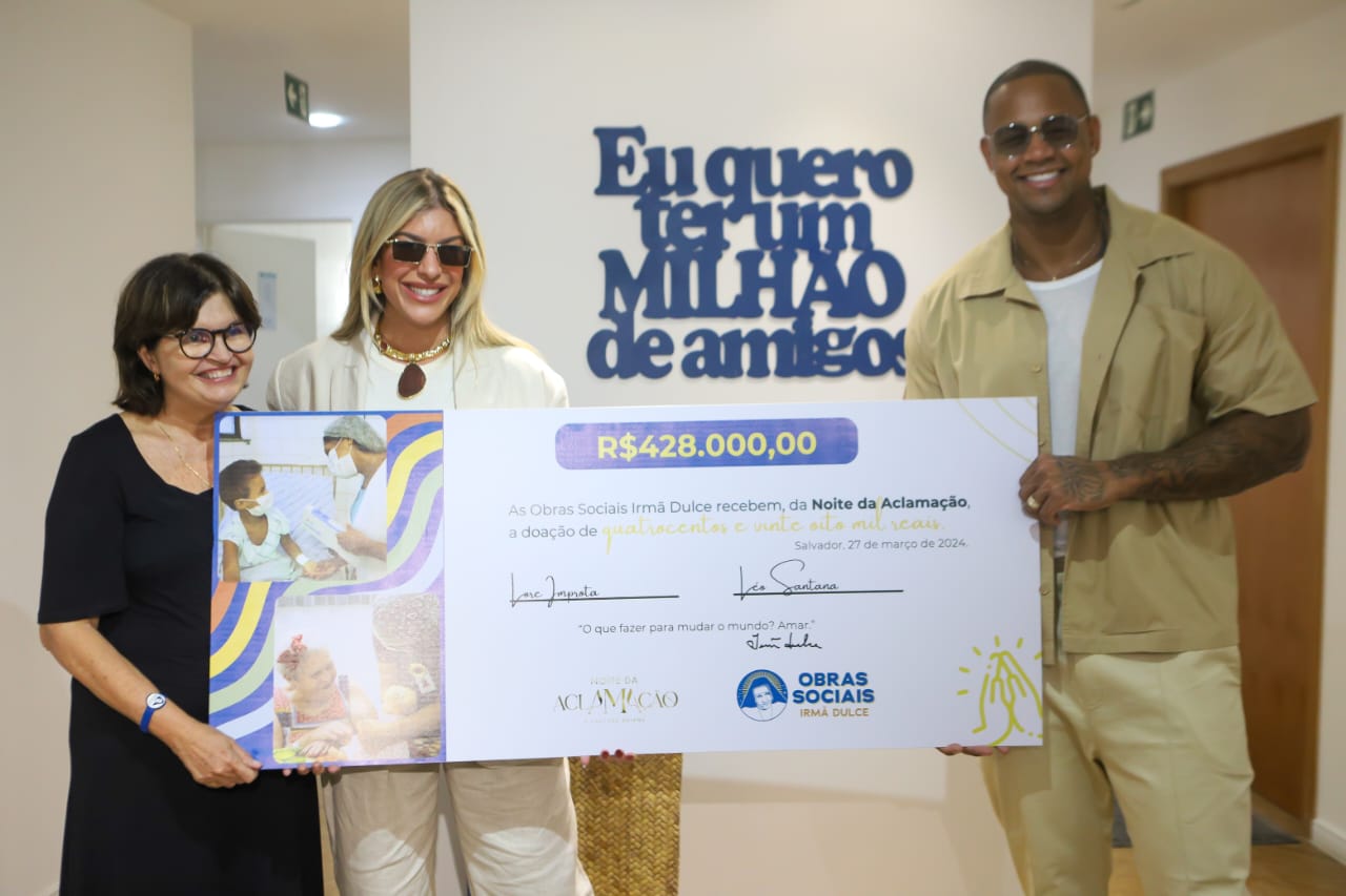 Léo Santana e Lore Improta oficializam doação arrecadada em baile em prol das Obras Sociais Irmã Dulce